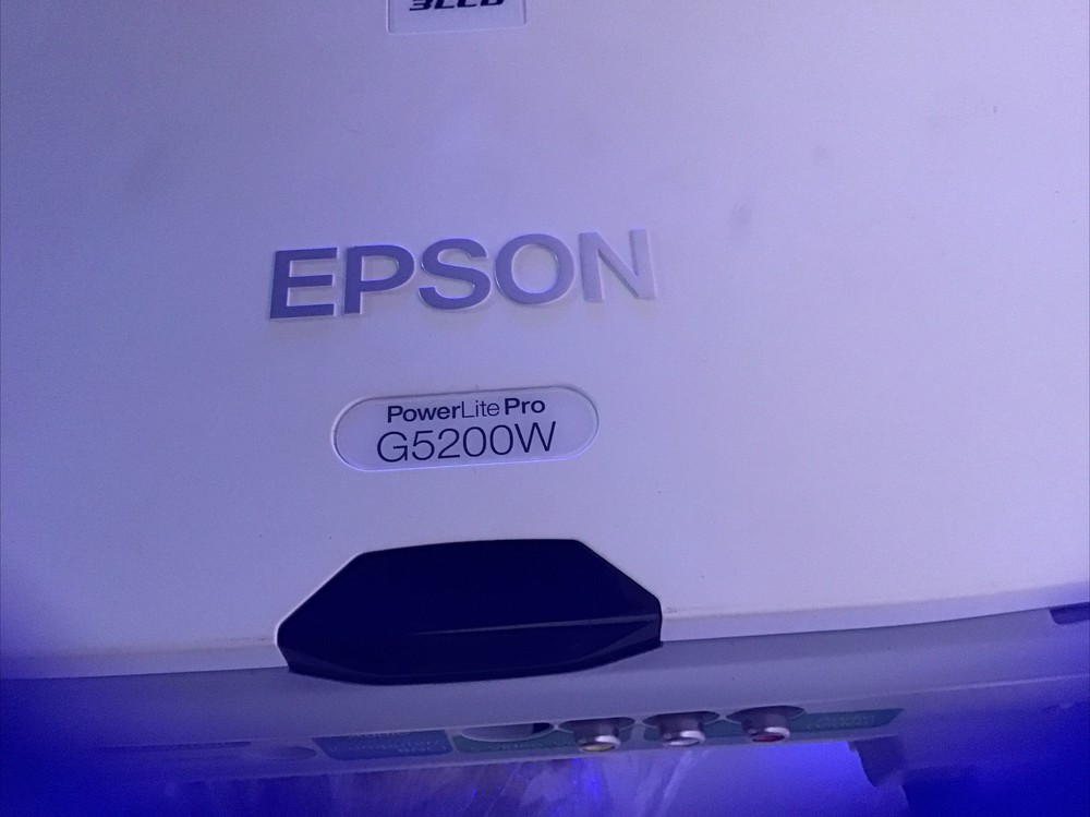 Epson Powerlite Pro G5200W Projector