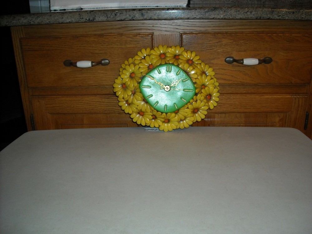 Vintage Lanshire Daisey's Ceramic Hanging Wall Clock