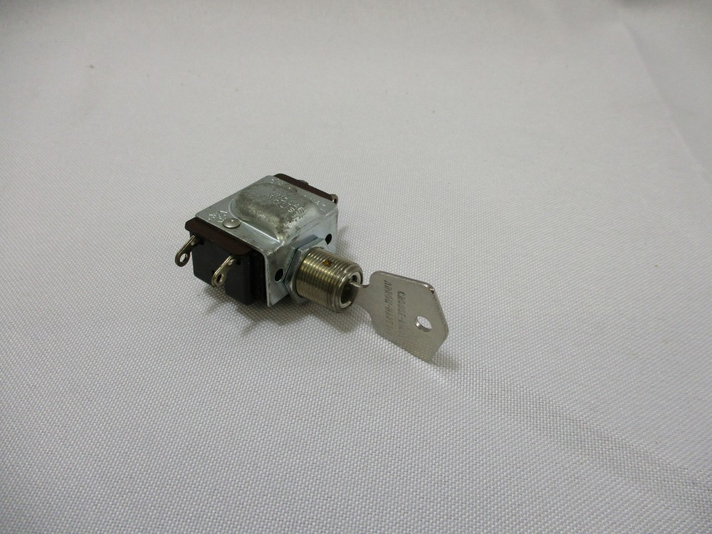 CROUSE-HINDS B672 KEY SWITCH ON-OFF 3A 250V