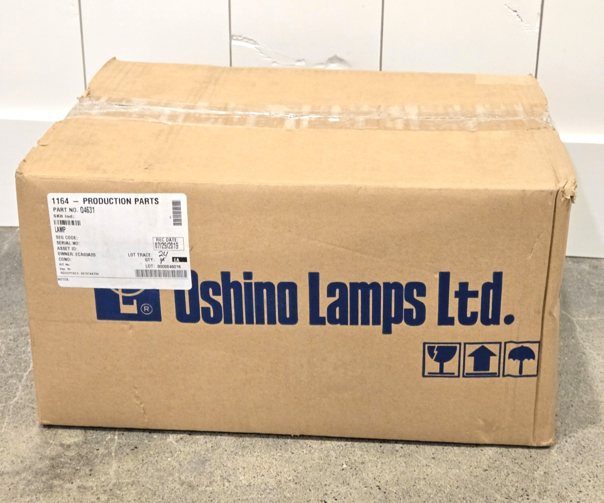 Oshino Q4631 Aircraft Landing Light PAR36 13V 250W Sealed Beam Lamps *NIB