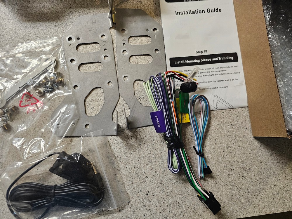 Jensen CAR1013 ALL ACCESORIES ONLY. MISSING STEREO ONLY. READ.