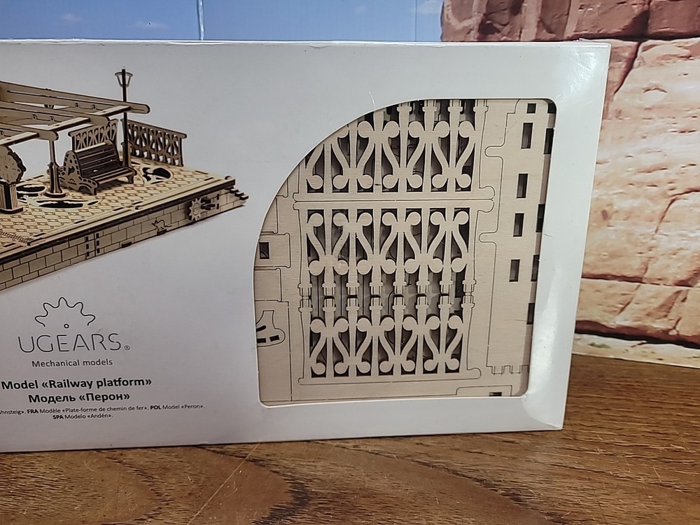 UGEARS Mechanical Models Railway Platform
