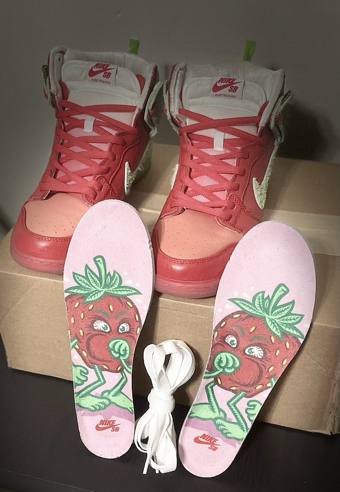 Nike SB Dunk High Strawberry Cough