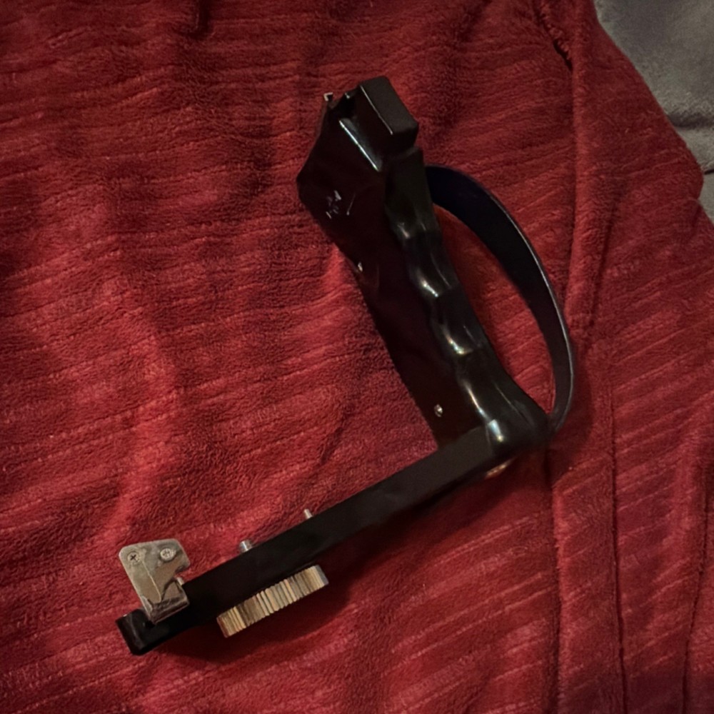 Mamiya L Bracket Camera Flash Bracket with Padded Grip