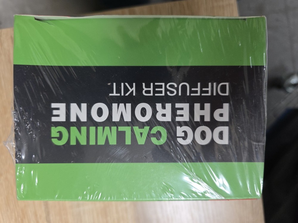 Dog Calming Pheromone Diffuser Kit for Dog Anxiety / 2 Diffusers & 4 Refills ￼