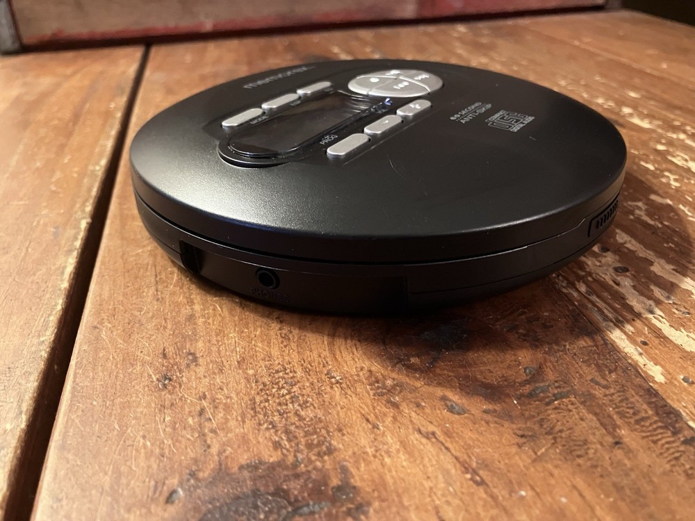 Memorex MPC600B Portable CD Player - Black TESTED WORKING