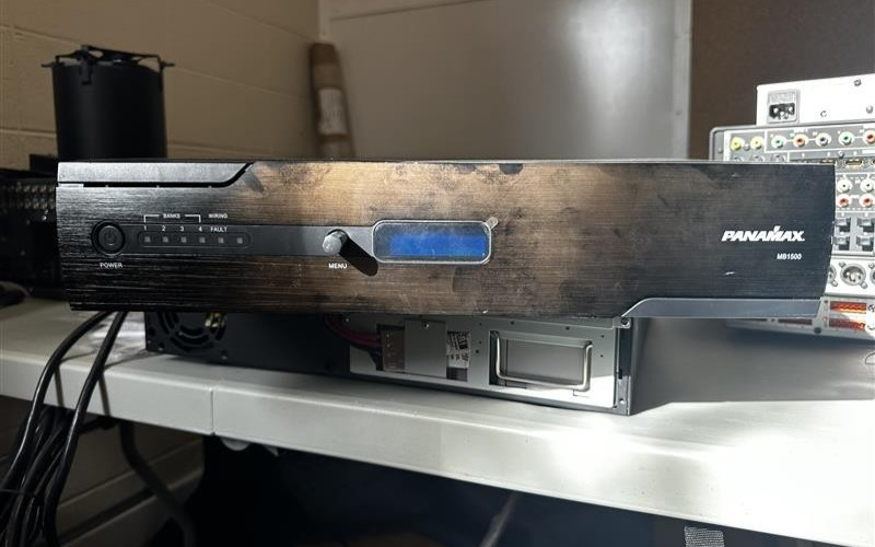 Panamax MB1500 Rackmount UPS, Voltage Regulator & Power Conditioner