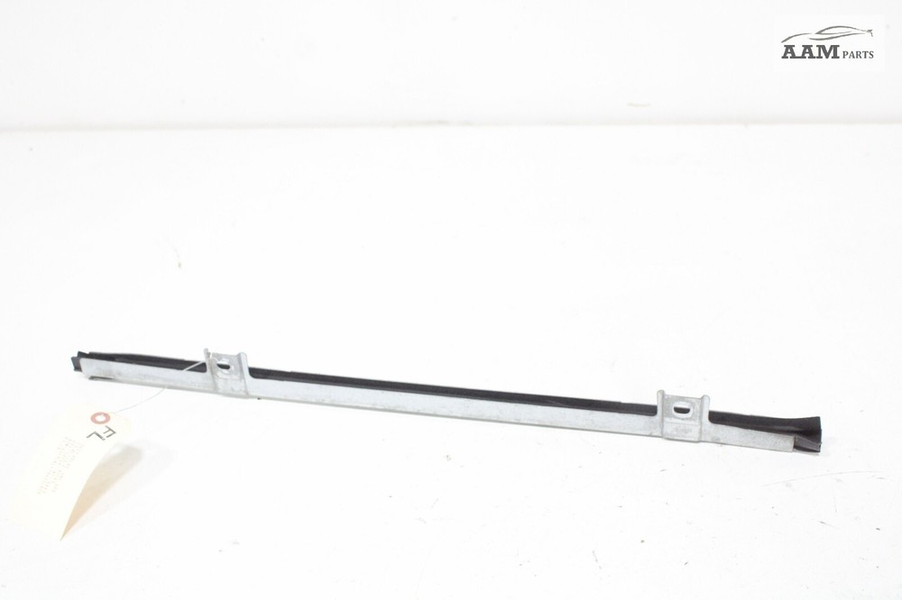 2018-24 VOLVO VNL 860 FRONT LEFT DRIVER SIDE DOOR WINDOW CHANNEL GUIDE OEM