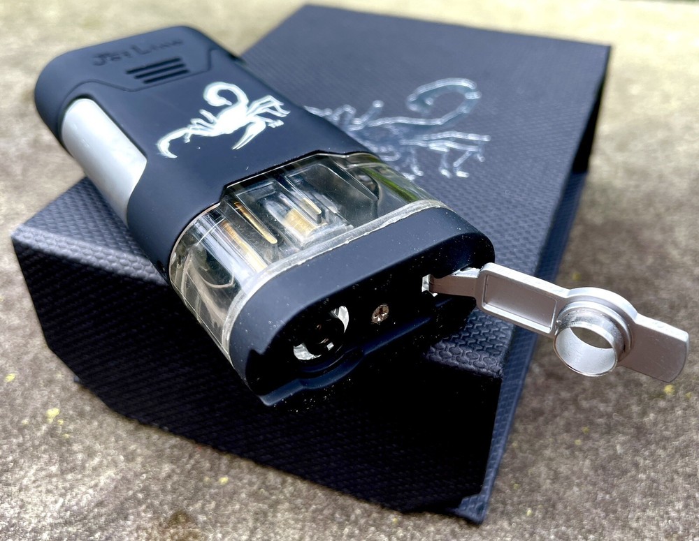 Camacho Scorpion Triple Torch Lighter