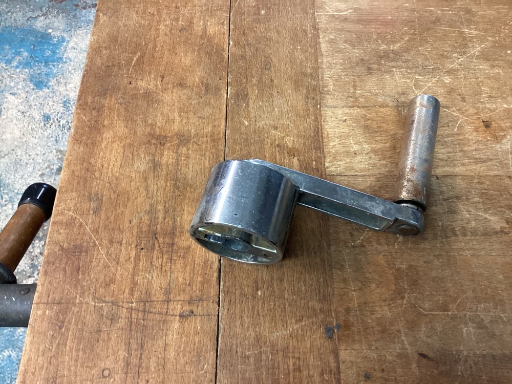 AB Dick 9800 deliery table handle crank