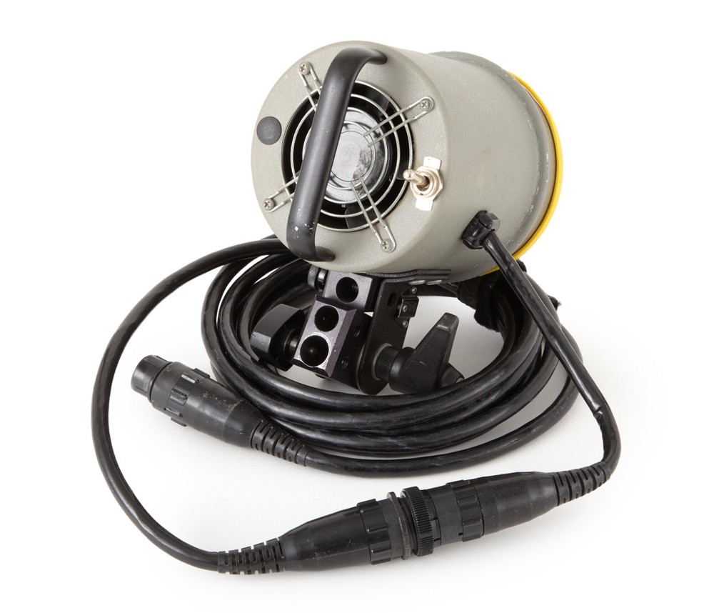 DYNALIGHT 1836-01 2000 Watt Strobe Head, 16 ' Cord. TESTED!! WORKING!!
