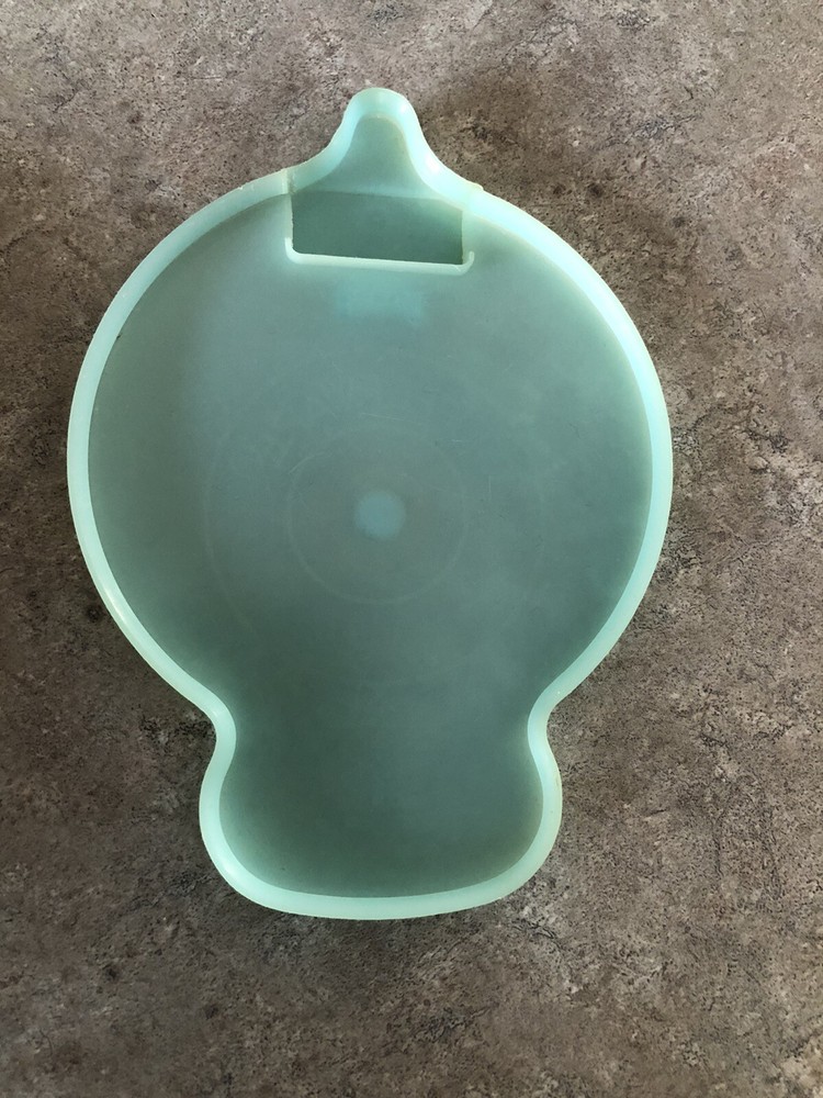 Tupperware Replacement Lid #448 Slightly warped - will snap onto base