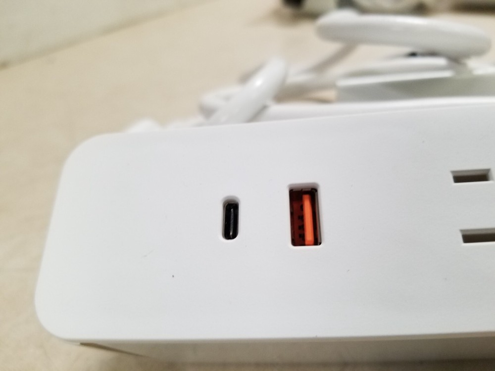 Omni Desktop Power Module 3 Duplex 1 USB Edge Clamp White