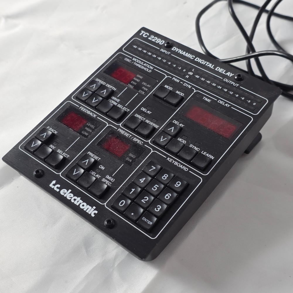 TC Electronic TC2290-DT Dynamic Digital Delay Desktop Controller with USB Black