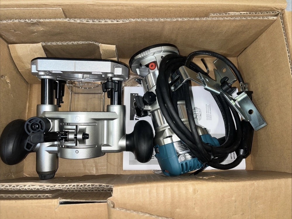 Makita RT0701CX7 1-1/4 HP Compact Router Kit