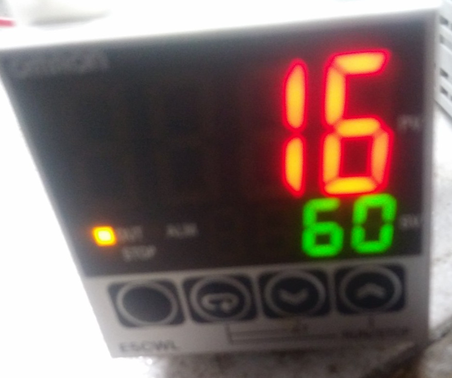 Omron E5CWL-Q1TC Temperature controller