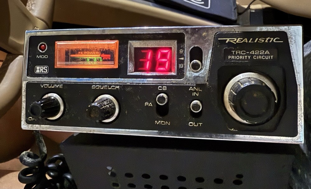 Radio Shack Realistic TRC-422A CB Unit With Dynamic Microphone