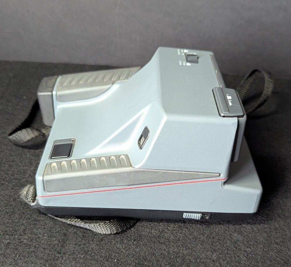 Polaroid 600 Impulse Camera Built In Flash Instant Untested
