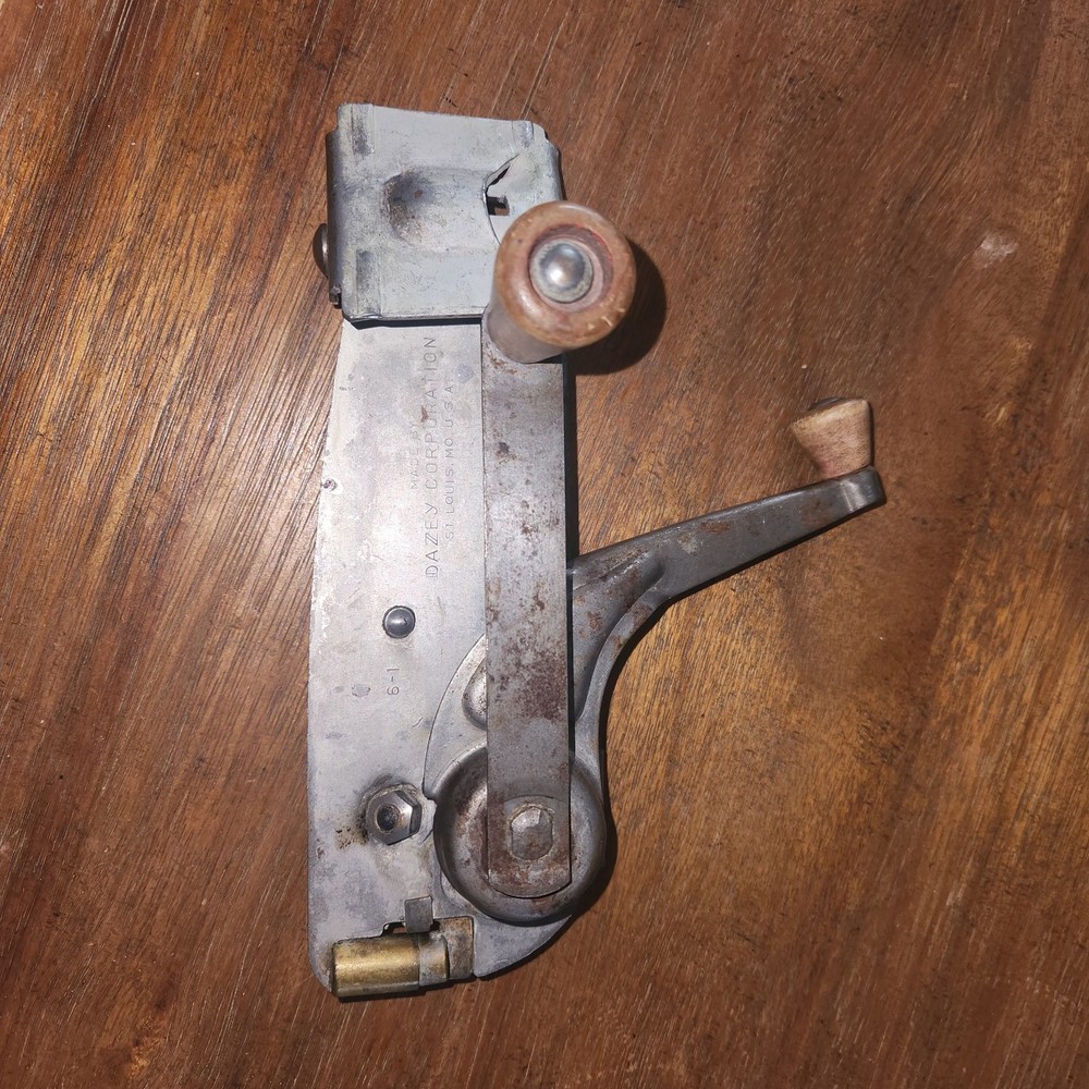 Dazey Deluxe Model 80 Can Opener
