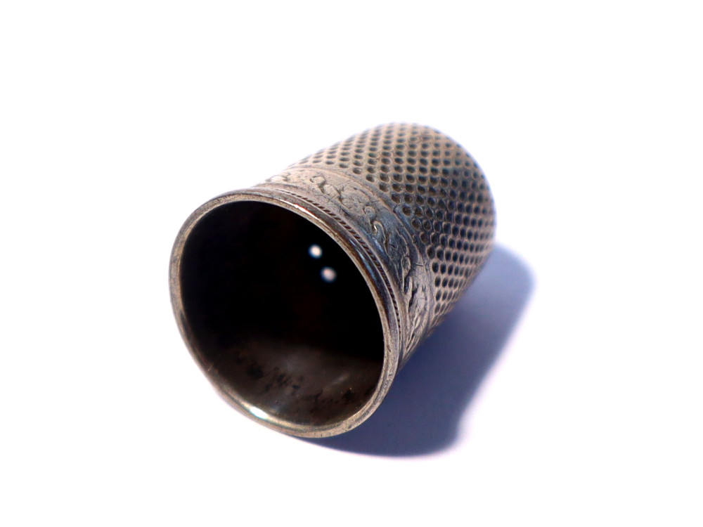 19thC THIMBLE Unmarked Silver with SHIELD & Floral #TH3