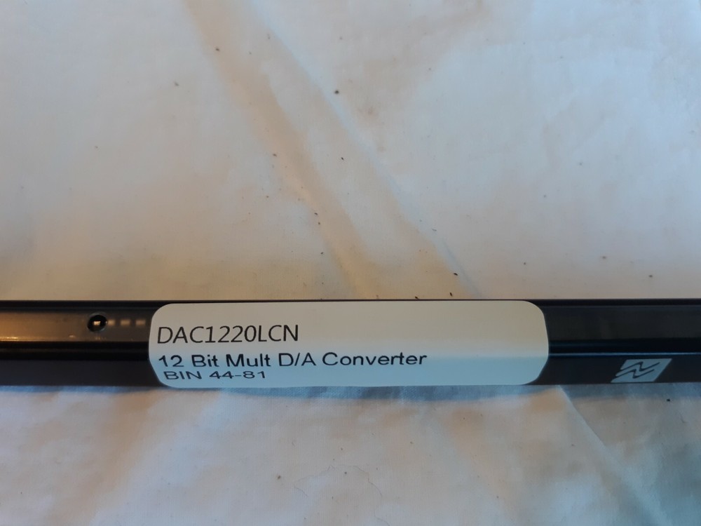 1pcs New DAC1220LCN 12 BIT MULTI D/A CONVERTER USA SHIP