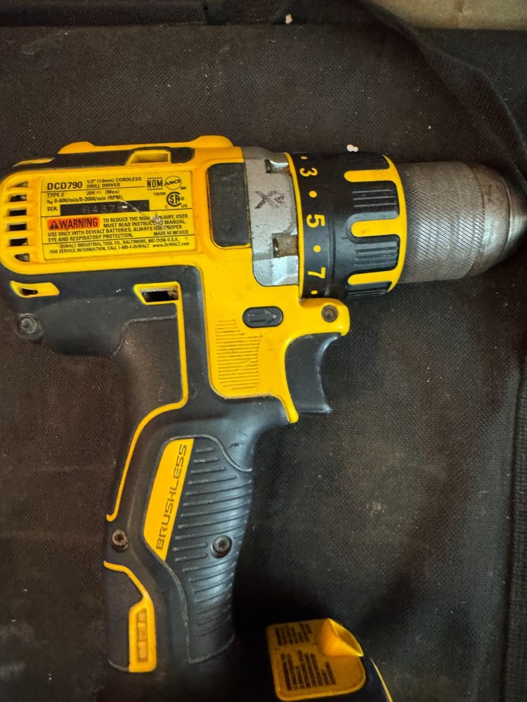 DEWALT DCD790 20-volt max 1/2-in drill/driver (Tool Only)