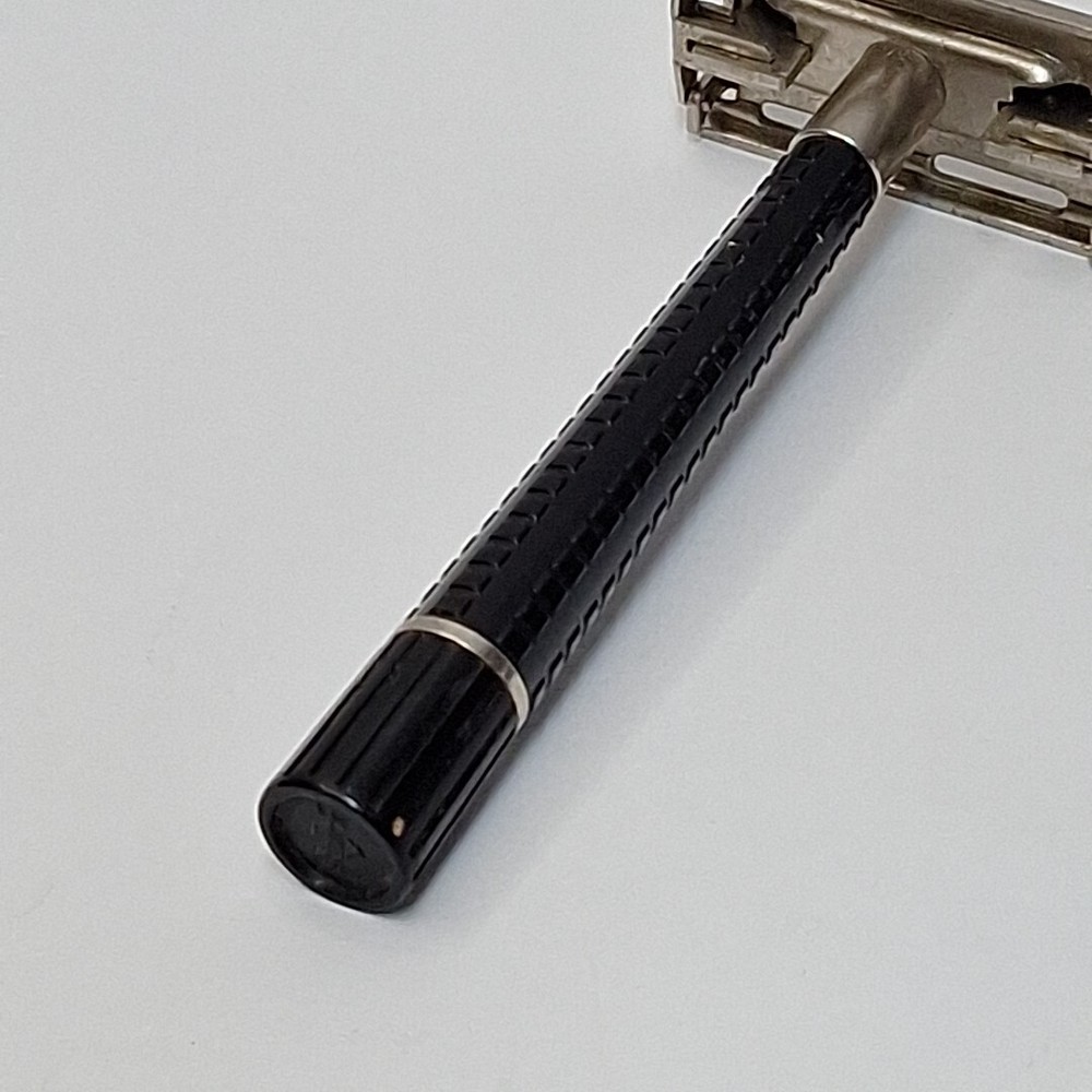Vintage SCHICK Krona Black Tip Double Edge Safety Razor