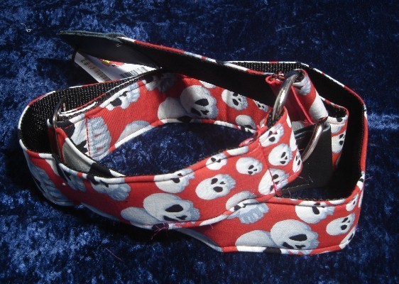 JODI HEAD GUITAR STRAP - D RING RED WITH WHITE SKULL