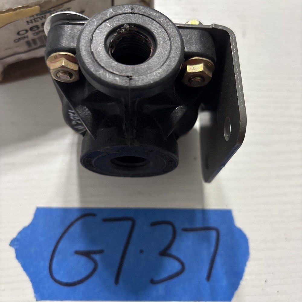 Bendix 065067 QRN-series air brake quick release valve Fits Various Models