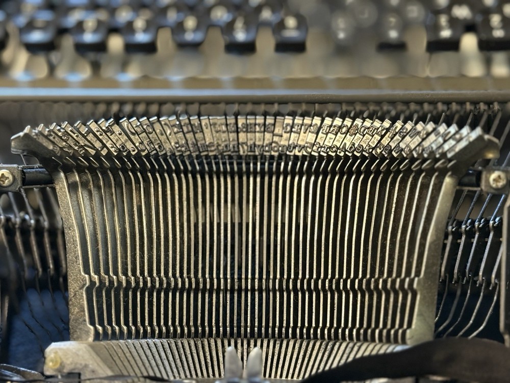 Adler Junior 12 Medium Portable Typewriter - Excellent Condition