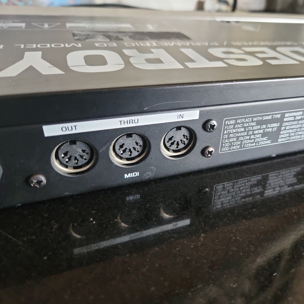 Behringer Feedback Destroyer DSP1100 24 Bit Dual Engine Parametric