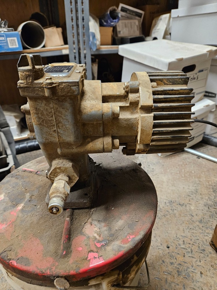 Lincoln 85747 grease pump