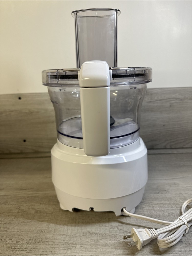 Cuisinart FP-7 FR 7-Cup Food Processor, White Excellent Condition.