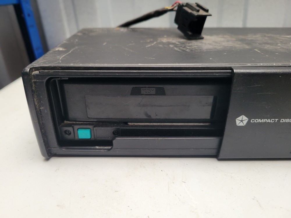 JEEP CD CHANGER 04760904AB - UNTESTED