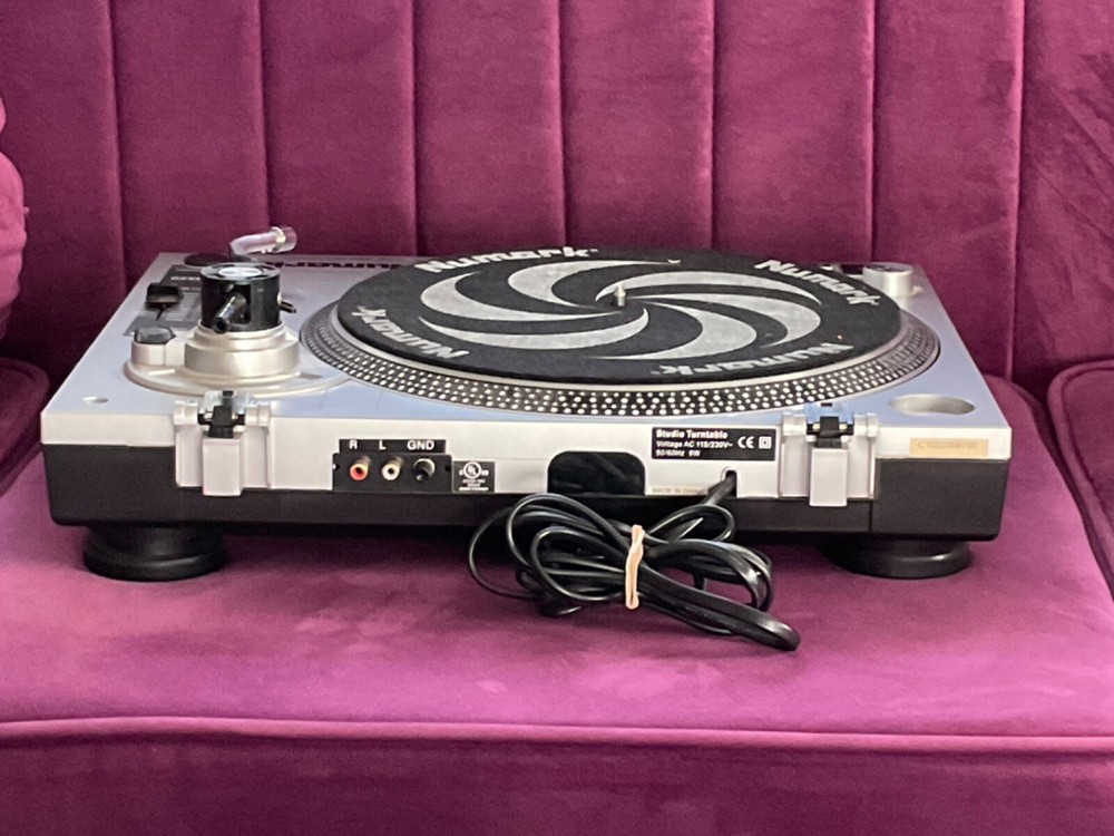 NUMARK TT-1520 DIRECT DRIVE TURNTABLE