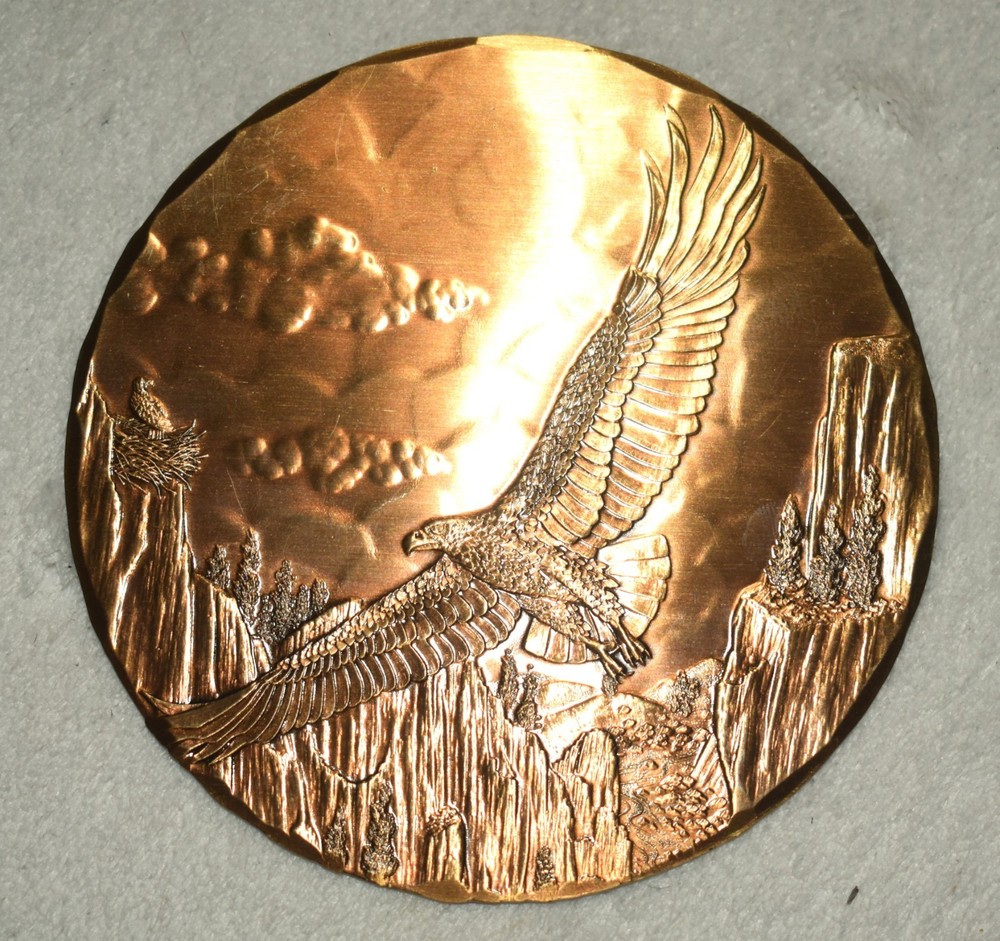 VINTAGE WENDELL AUGUST FORGE SOLID BRONZE SOARING EAGLE PLAQUE 3 1/2"
