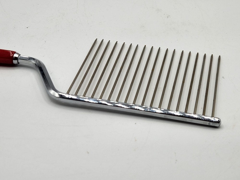 MCM Red Bakelite / Cake Comb / Cake Cutter