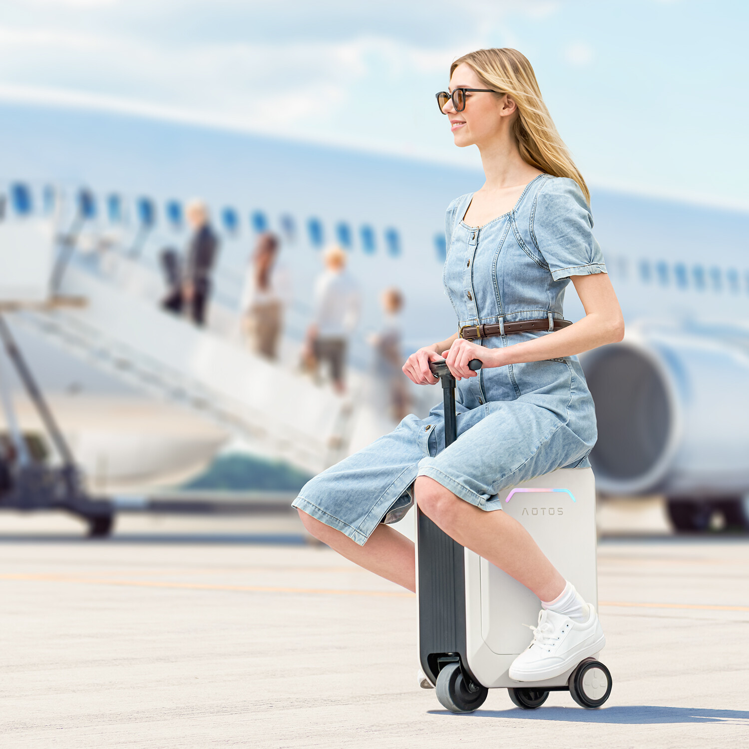 Smart Rideable Suitcase 31L 20 Inch Electric Luggage Scooter Lightweight + APP