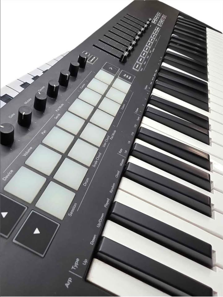 Novation Launchkey 49 [MK3] 49-Key MIDI Controller - Original Box & Packaging