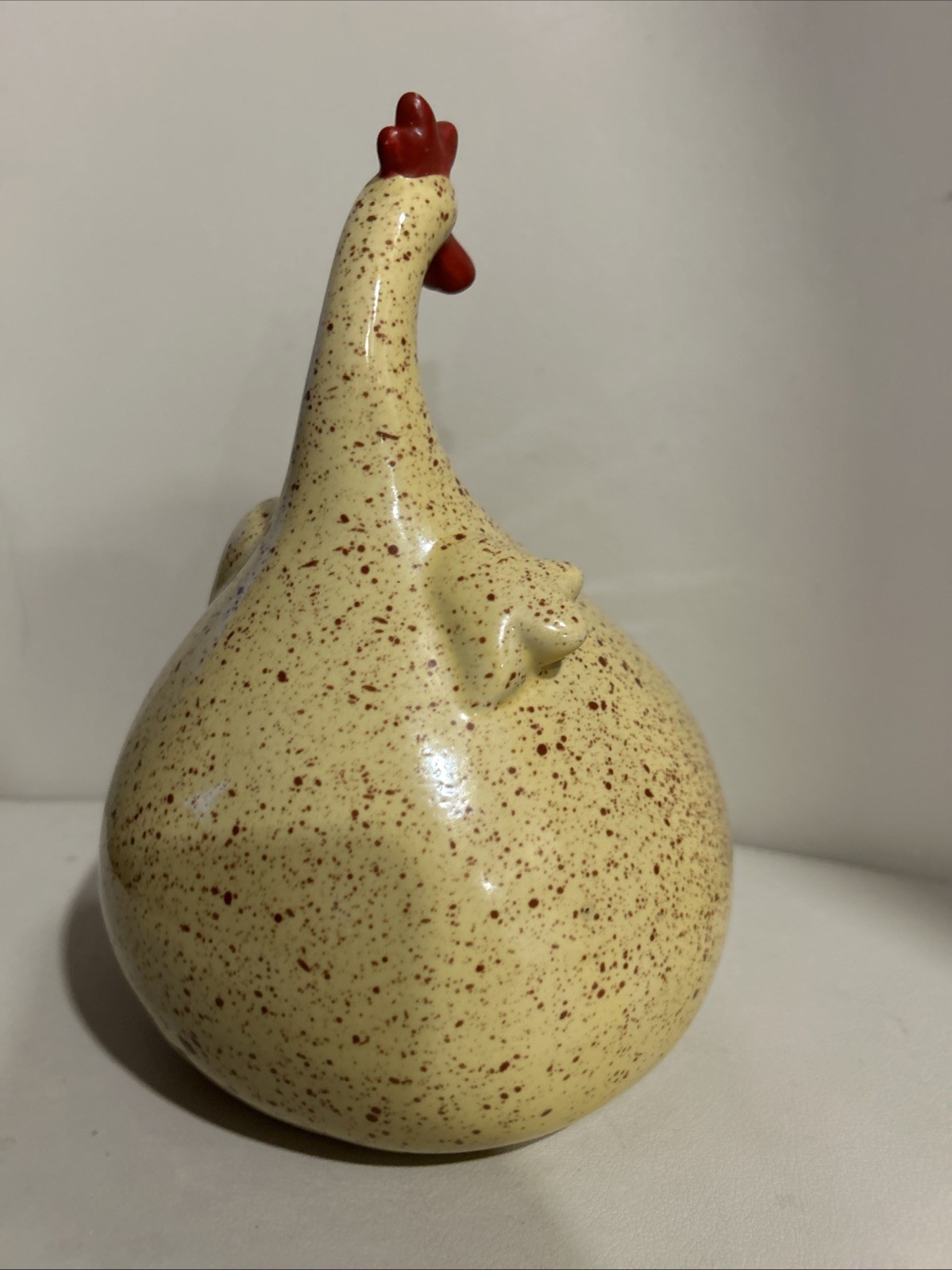VINTAGE CERAMIC HEN FIGURINE FROM THE " LES POULES" COLLECTION