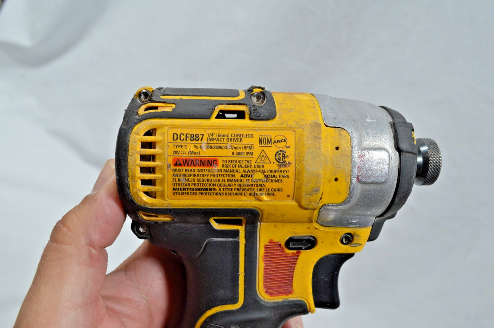 DEWALT ATOMIC 20V MAX Brushless 1/4-In Hex Impact Driver DCF809B ***TOOL ONLY***