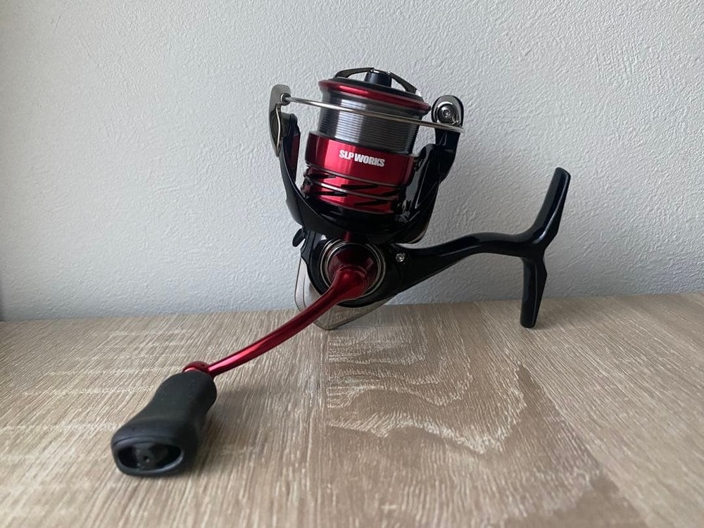 DAIWA 23 Regalis LT2000SP Spinning Reel Custom SLP Spool Handle Authentic