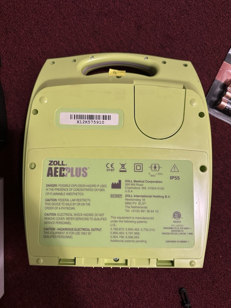 Zoll AED Plus Defibrillator with Pad , Carry Case & Extras(Read Description)