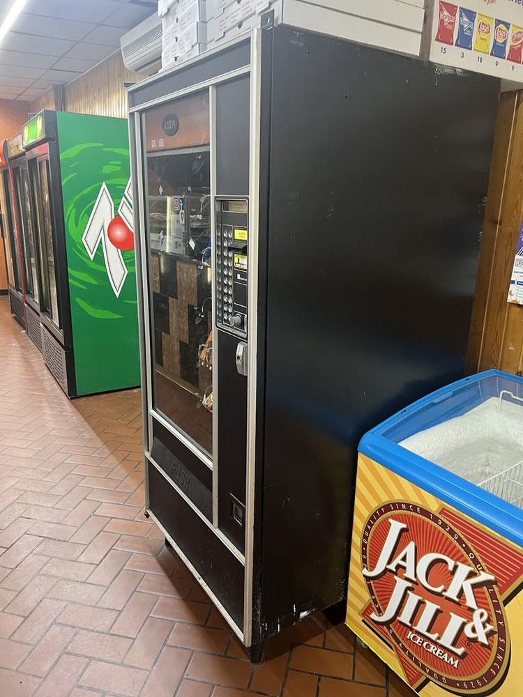 Automatic Products snack machine