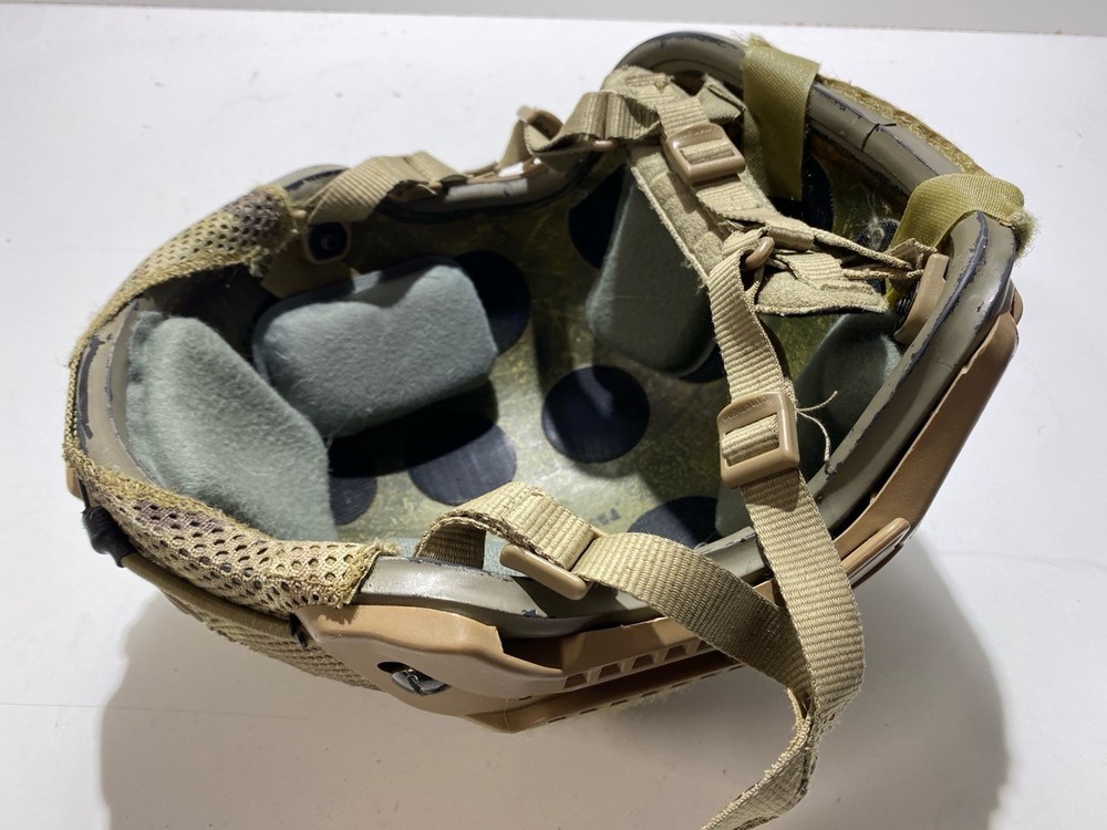 BALLISTIC COMBAT HELMET (P32008810)