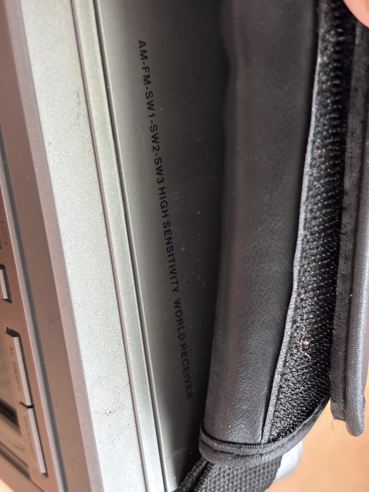 Grundig S350DL AM/FM SW1/SW2/SW3 High Sensitivity World Receiver No Glass