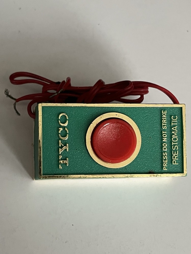 TYCO Prestomatic Button Switch – HO Scale Accessory Control & Green Street Light
