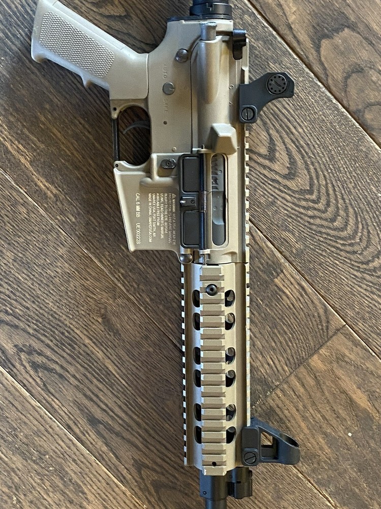 Elite Force CFR Airsoft M4 ( Starter Pack)
