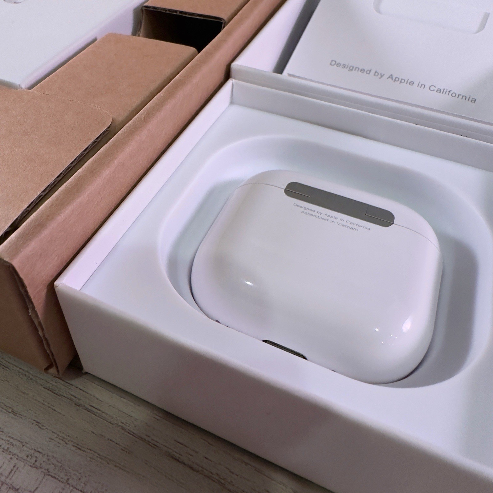 New Seal Apple EarBuds 4th Earphones w/ Wireless Charging Case refurbished USA