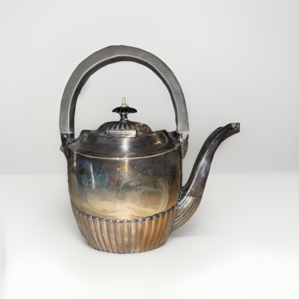 Vintage Meriden B Company Silverplate Tea Pot 2049 Bachelor Pot